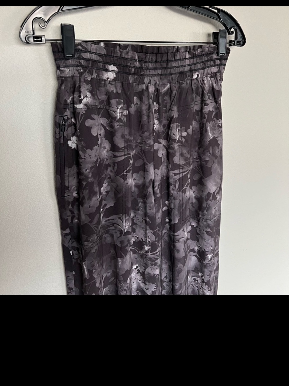 NWOT ATHLETA Savannah Jogger Pants Lumen Floral Black Purple Active Women’s 2 - Picture 4 of 11